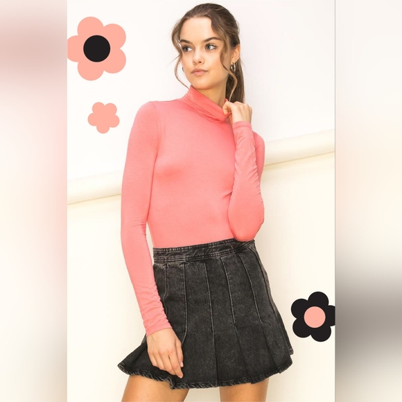 Skimming turtleneck top - Picture 1 of 4